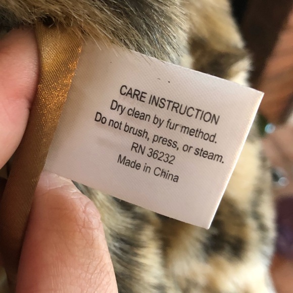 FAUX FUR JACKET SIZE SMALL - Picture 5 of 8